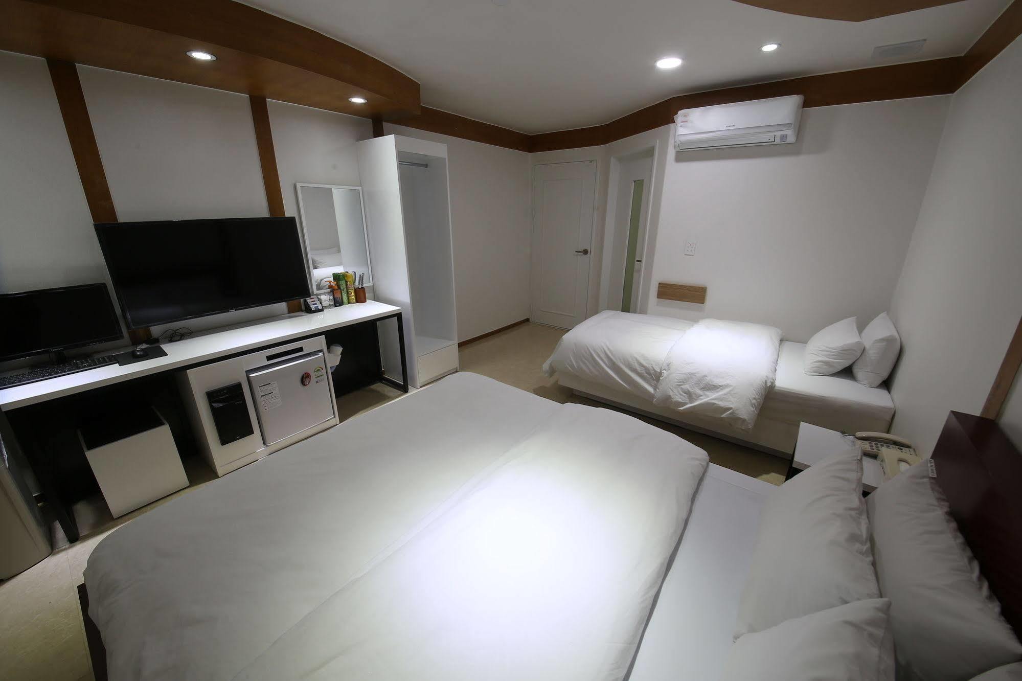 Abata Business Hotel Goyang Exterior photo